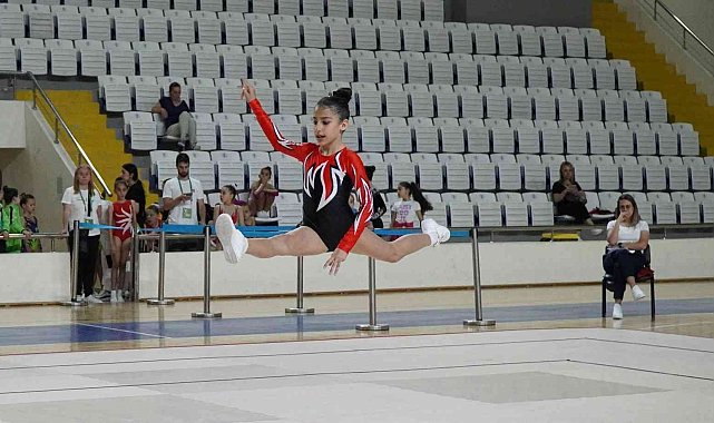 Aerobik Cimnastik CimnastLig 1. hafta müsabakaları Manisa'da yapıldı