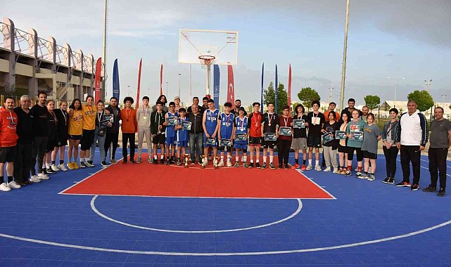 Afyonkarahisar'da 3x3 sokak basketbolu gençlik kupası tamamlandı
