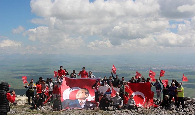 Ağrı'da dağ tırmanışı gerçekleştirildi