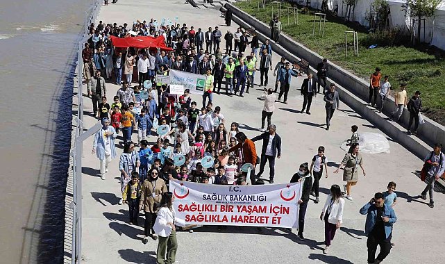 Ağrı'da sağlıklı yaşam yürüyüşü yapıldı