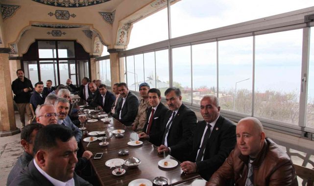 Ahlat'ta bayramlaşma töreni