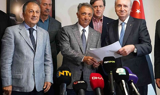 Ahmet Nur Çebi listesini teslim etti