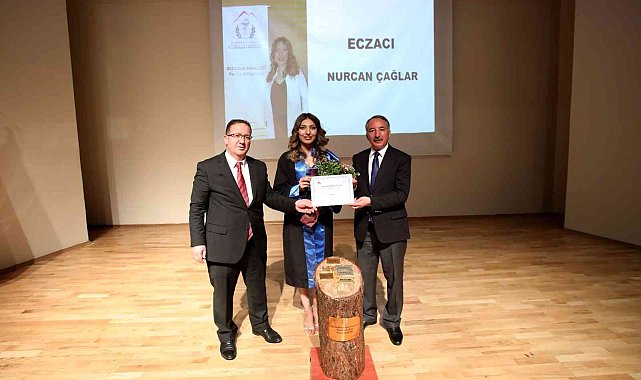 AİÇÜ Eczacılık Fakültesi&#039;nde mezuniyet sevinci