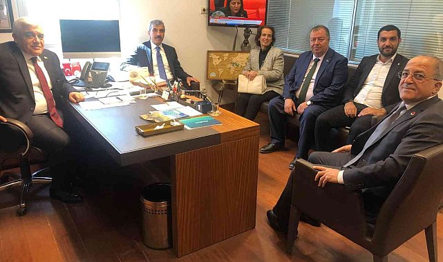 AK Partililer Bakan Yardımcısı Alpay ile bir araya geldi