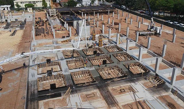 Akdeniz Üniversitesi Katlı Otopark Projesi yükseliyor