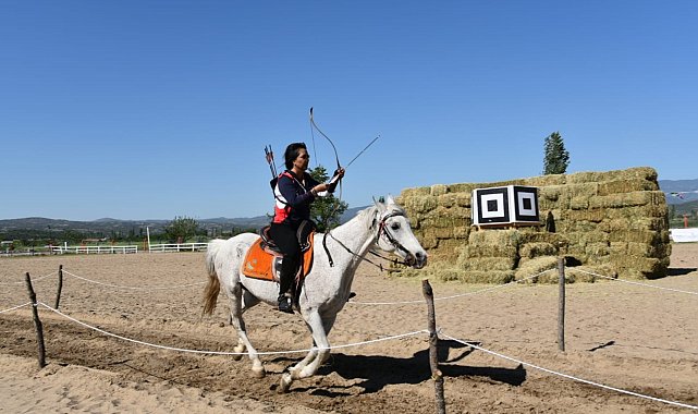 Akıncı Toyu Atlı Okçuluk yarışmasının ilk günü tamamlandı