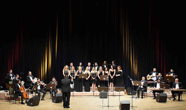 AKM'de "Türk Sanat Müziği Korosu" dinleyicilerle buluştu