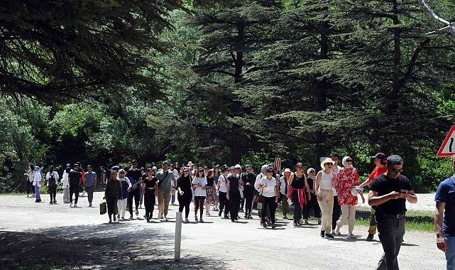 Akşehir'de ilçe protokolü ve öğrenciler sağlık için yürüdü