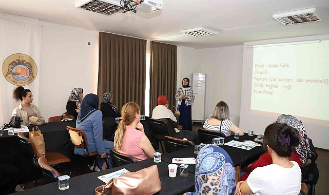 Alanya Belediyesinin aile içi iletişim ve sağlıklı yaşam seminerleri sürüyor