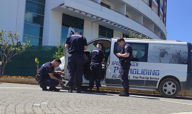 Alanya'da tur minibüsünü çalan turist yakalandı