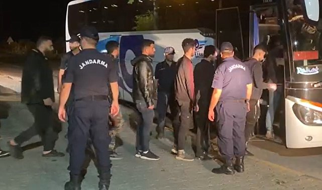 Alanya'da yakalanan 36 kaçak göçmen İl Göç İdaresi Müdürlüğüne gönderildi