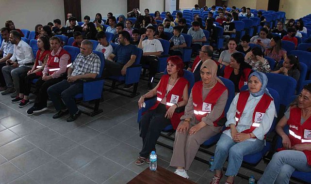 Alaşehir&#039;de Kızılay&#039;dan öğrencilere sınav eğitimi