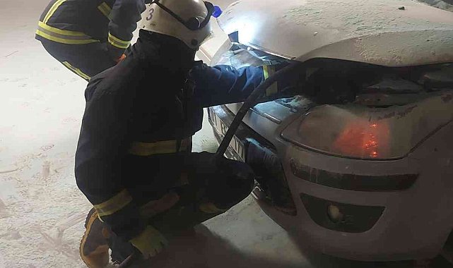 Alışveriş merkezinin otoparkında korkutan yangın