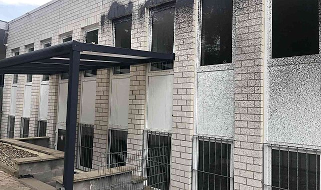 Almanya'da camiye boyalı saldırı