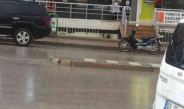 Aniden bastıran sağanak ve dolu yağışı vatandaşa zor anlar yaşattı