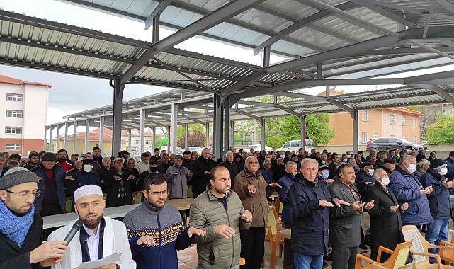 Ankara'da vatandaşlar yağmur duasına çıktı