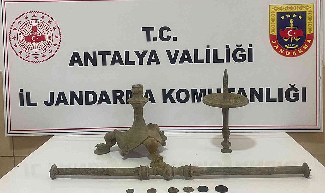 Antalya'da jandarmadan tarihi şamdan operasyonu