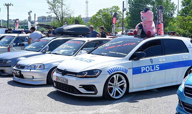 Aracını polis otosu gibi giydirdi, görenler şaşırıyor