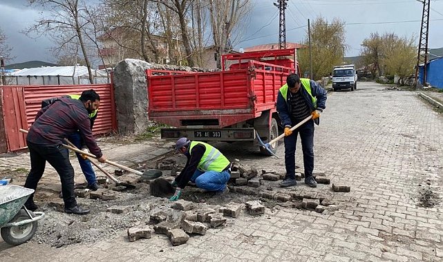Ardahan Belediyesi yol ve kaldırımlarda çalışma başlattı