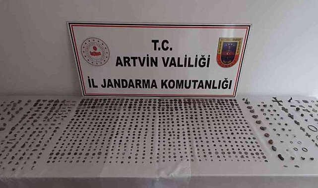 Artvin&#039;de durdurulan yolcu otobüsündeki yolcudan bin 21 tarihi sikke çıktı