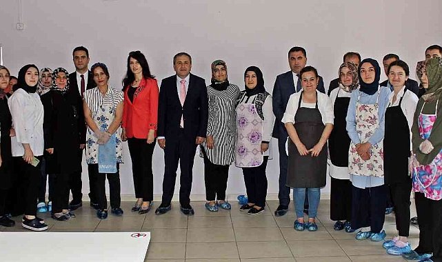 Aşçı yardımcılığı kursiyerleri hünerlerini sergiledi