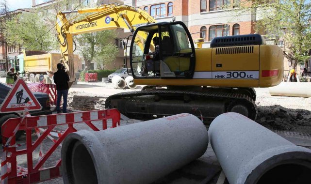 ASKİ&#039;den Hürriyet Caddesi&#039;nde su taşkınlarına son verecek çalışma