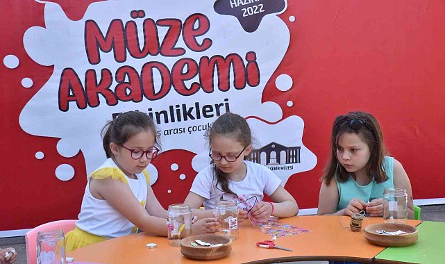 Atatürk ve Türk Bayrağı sevgisini kavanozlara işlediler