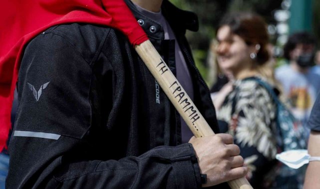 Atina'da halk İşçi Bayramı için sokaklara indi