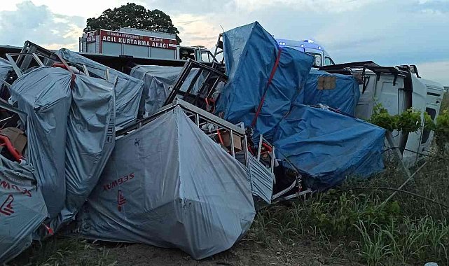 ATV motosiklet taşıyan tır devrildi: 2 yaralı