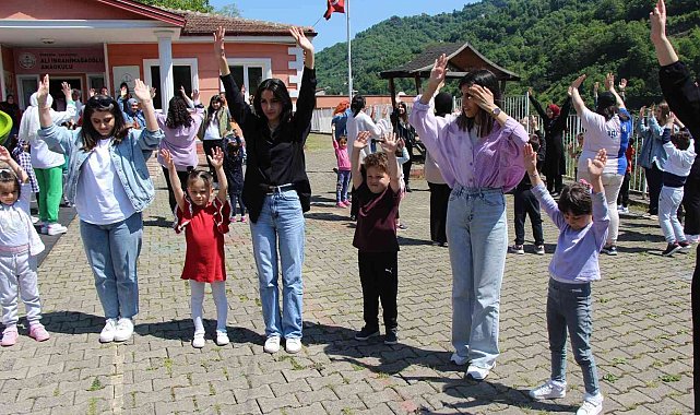 Avrasya Üniversitesi öğrencileri Şalpazarı&#039;nda oyun şenliği düzenlediler