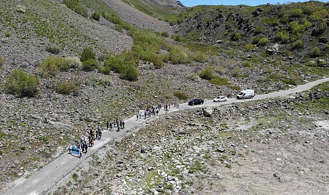 Avrupa'nın en büyük kraterinde sağlıklı beslenme ve hareketli yaşam yürüyüşü