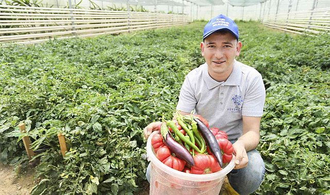 Aydın Büyükşehir Belediyesi ata tohumlarından ürettiği sebzeleri vatandaşlarla buluşturuyor