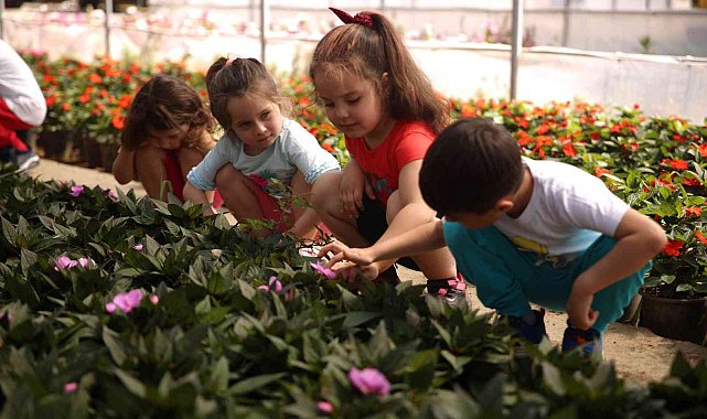 Aydın Büyükşehir Belediyesi minikleri fidanlıkta misafir etti