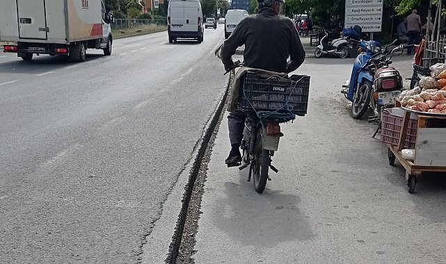 Aydın'da açık bırakılan çukur kazaya davetiye çıkarıyor