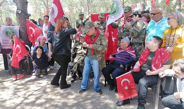 Ayvalık'ta engellilerin askerlik heyecanı