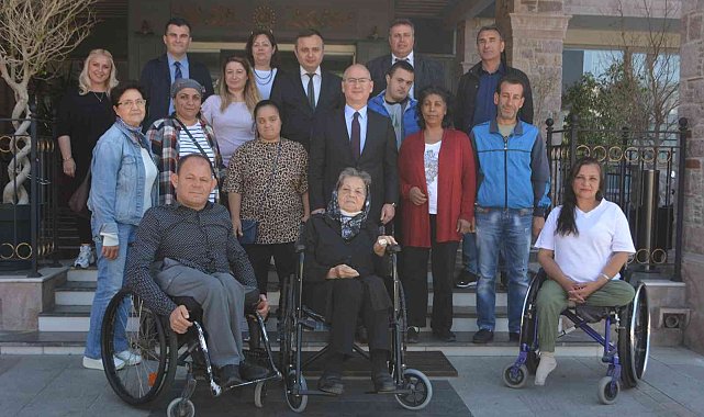 Ayvalık'ta Kaymakam Yaman'dan engellilere kahvaltılı jest