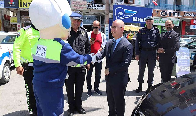 Ayvalık'ta Kaymakam Yaman'dan "Yayalar İçin 5 Adımda Güvenli Trafik" etkinliğine tam destek