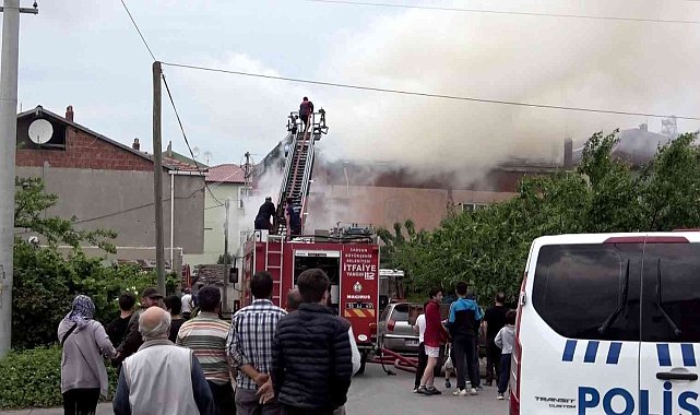 Bafra'da çatı katı yangını