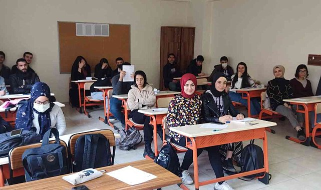 Bağlar Belediyesi'nden üniversite adaylarına hizmet