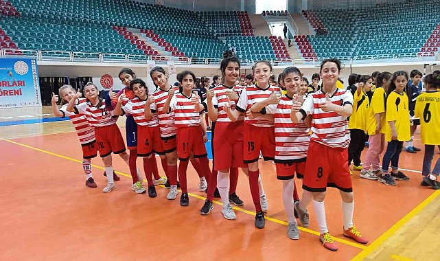 Bağlar'ın kızları futbolda şampiyon