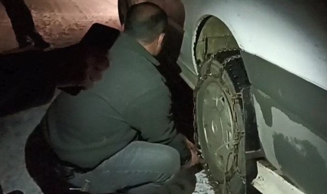 Bahçesaray yolunda Mayıs karı sürücülerin zincir takmasına neden oldu