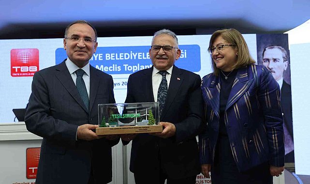 Bakan Bozdağ'dan 'Çevre Dostu Ulaşım' ödülü