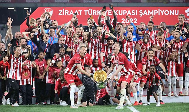 Bakan Kasapoğlu&#039;ndan Sivasspor için tebrik mesajı