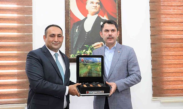 Bakan Kurum, Toroslar Belediye Başkanı Yılmaz ile buluştu