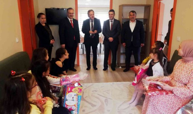 Bakan Yardımcısı Duran, bayramda çocuk ve yaşlıları unutmadı