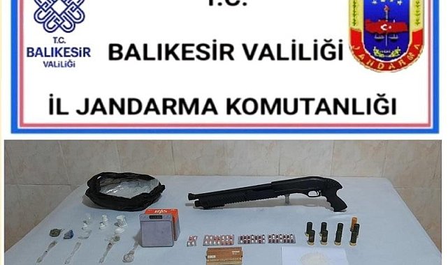 Balıkesir'de jandarmadan uyuşturucu ve tütün operasyonu