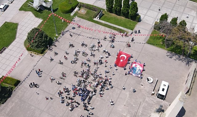 Balıkesirli gençler sosyal medyadan, sosyal meydana indi