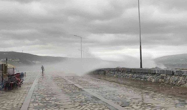Bandırma&#039;da fırtına etkili oluyor