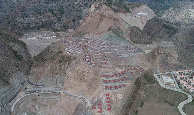 Baraj suları altında kalacak olan Tekkale köyünün yerine inşa edilen yeni köyün yüzde 84'ü tamamlandı