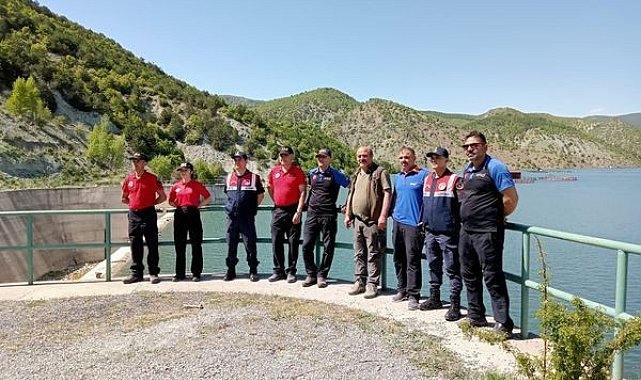 Baraja düşerek mahsur kalan karaca kurtarıldı